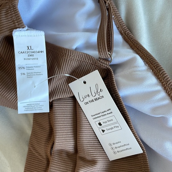 Cupshe Rib Scoop Bandeau & High Waist Bikini Set
XL Top, Medium Bottoms/Brown - Picture 4 of 4
